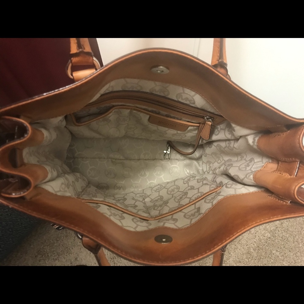 Michael Kors Handbag - Picture 2 of 9